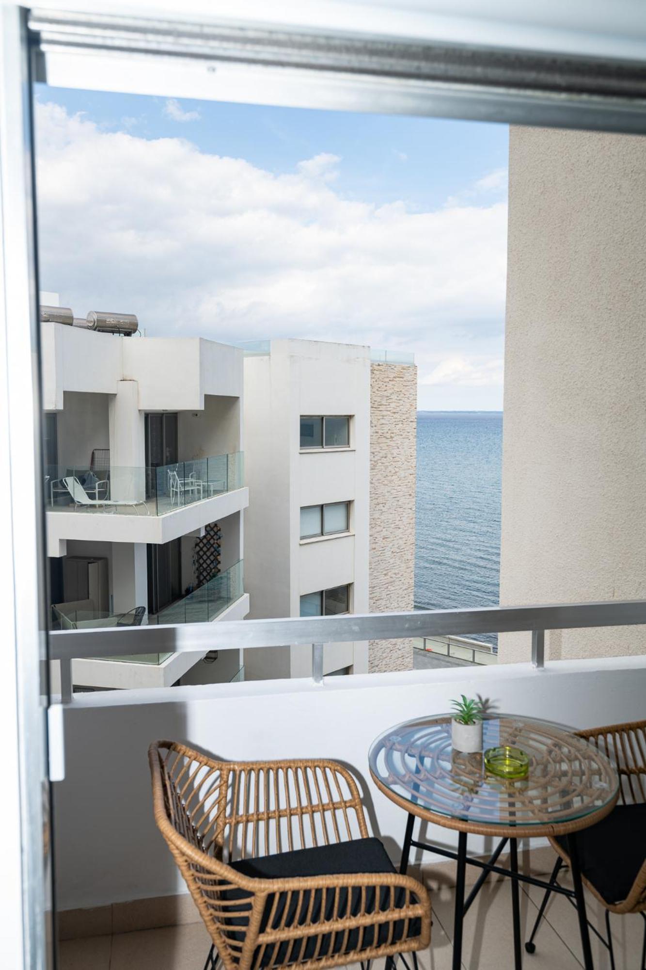 לרנקה Lazuli Beach & Pool Apartment 501 מראה חיצוני תמונה