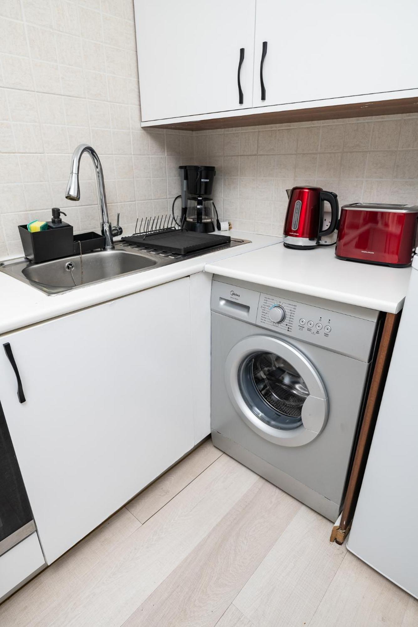 לרנקה Lazuli Beach & Pool Apartment 501 מראה חיצוני תמונה