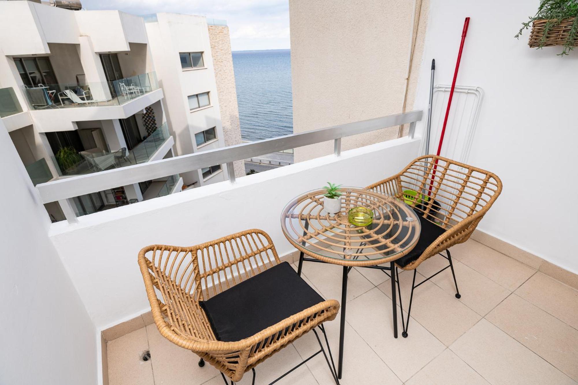 לרנקה Lazuli Beach & Pool Apartment 501 מראה חיצוני תמונה