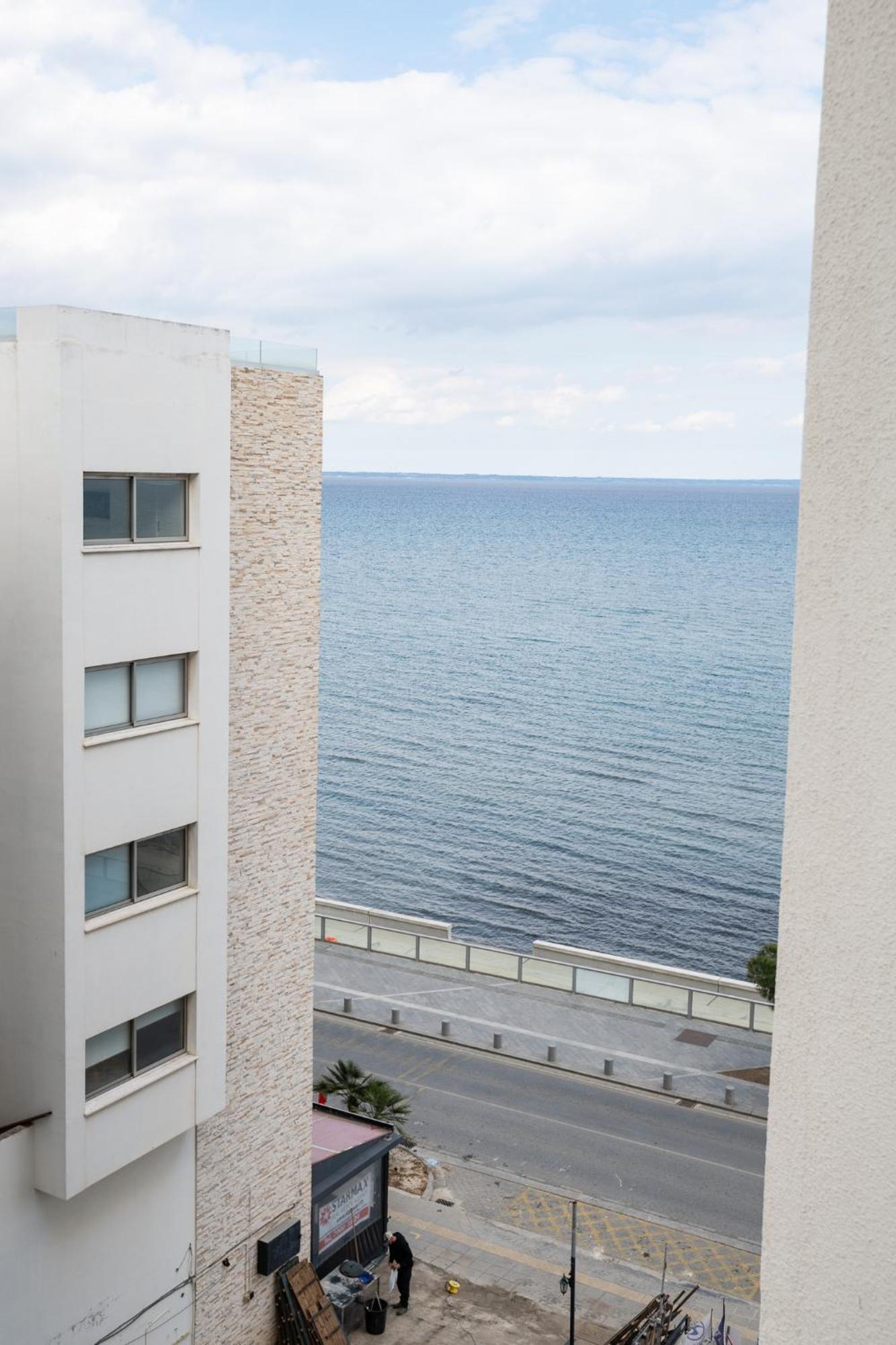 לרנקה Lazuli Beach & Pool Apartment 501 מראה חיצוני תמונה