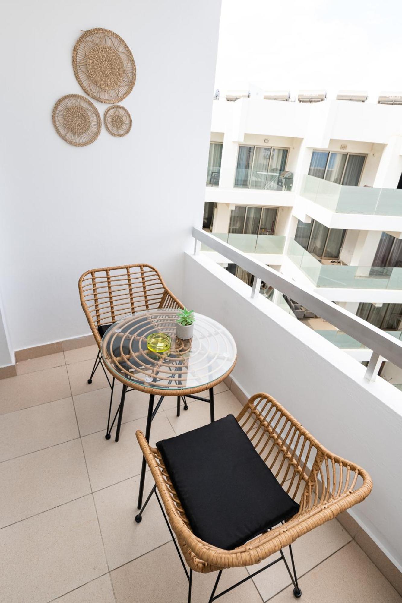 לרנקה Lazuli Beach & Pool Apartment 501 מראה חיצוני תמונה